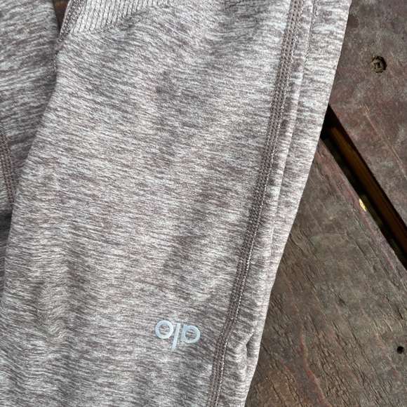 Alo Yoga Leggings - Picture 2 of 3